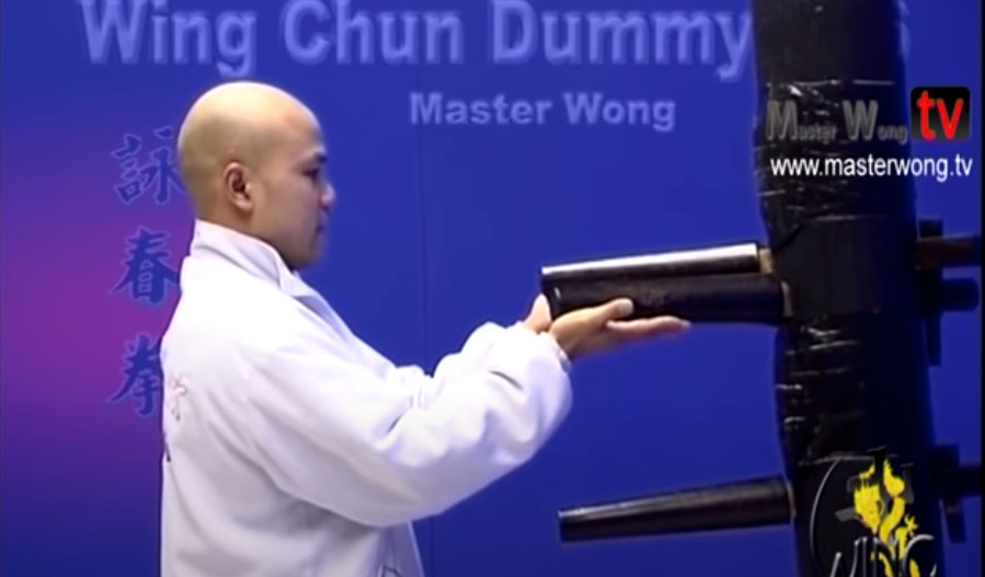 Wing Chun wooden dummy explained by Master Wong (1/10)