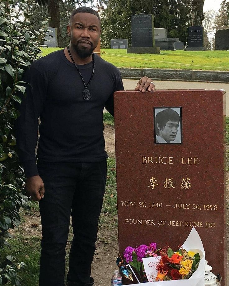 Micheal Jay White on Bruce Lee gravestone