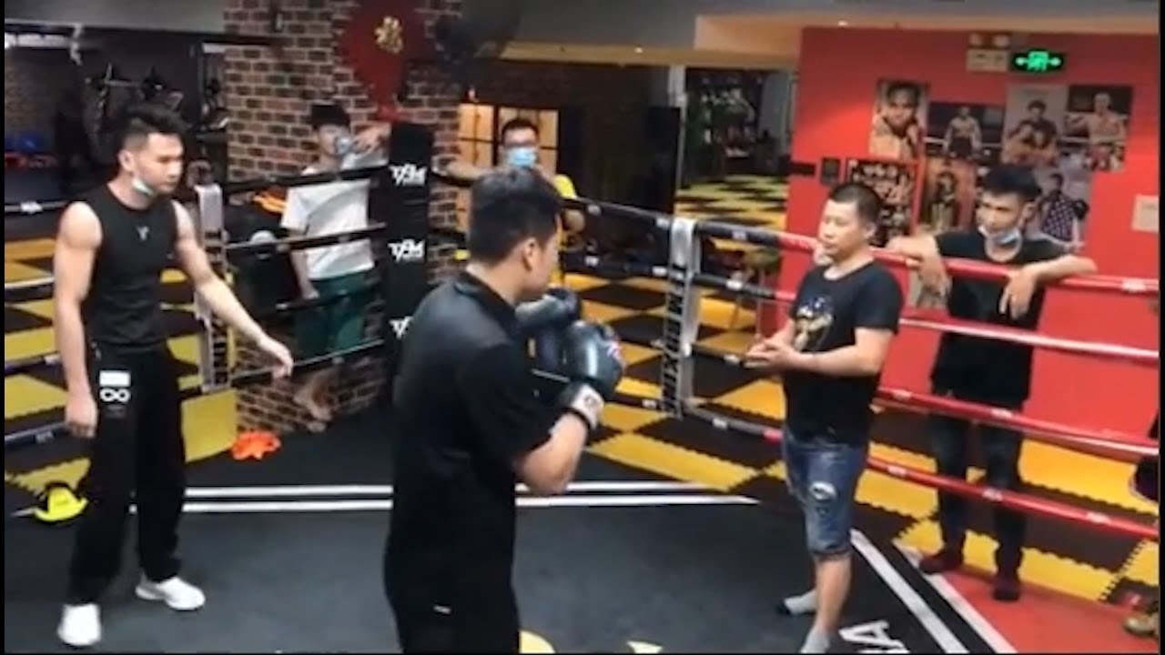 Kung Fu Master with 30 Years of Experience vs a Young Boxer with 8 Months of Experience